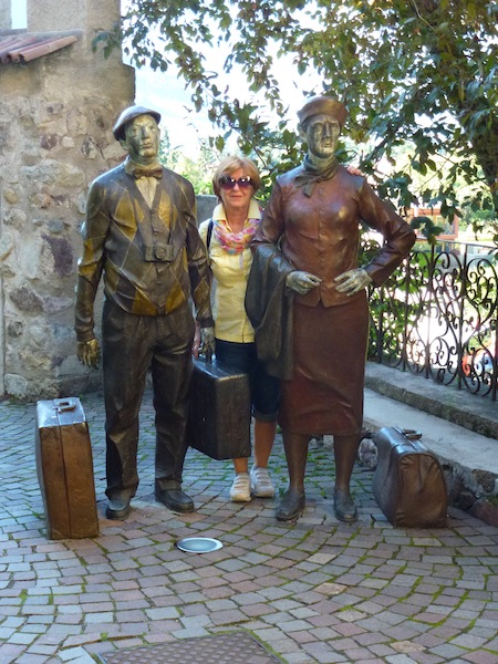 Touris im Schloß Trautmansdorff  _P1020599