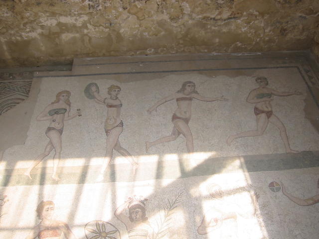 frühgeschichtl. Mosaik-Bikinis  _1100