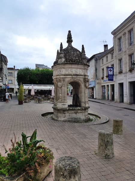 Fontaine du Pilori   _P1010846