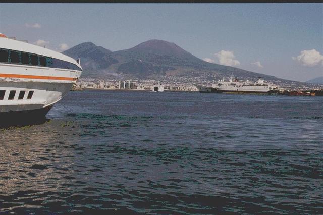 Neapel im Schatten des Vesuv  _321102